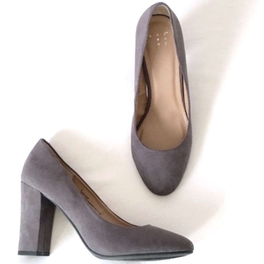 ELLORI GRAY TAUPE SLIP ON A NEW DAY SUEDE BLOCK MINIMALIST HEELS SZ 6